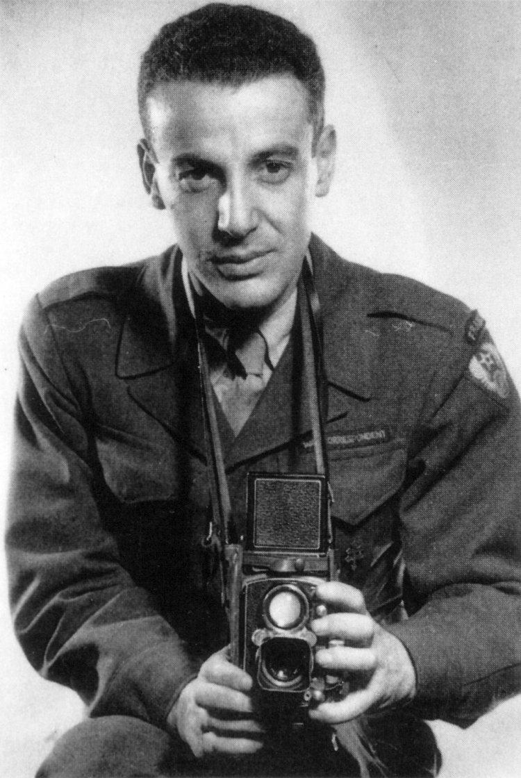 Eric Schwab as an AFP correspondent in an American uniform, holding his Rolleiflex camera. 
Photographer unknown, ca. 1945
Agence France-Presse, Paris
