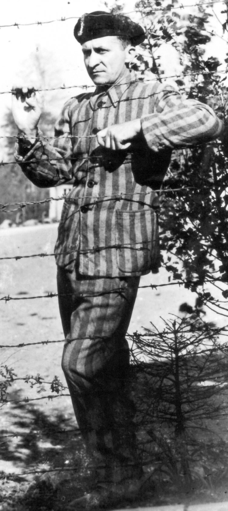 Alfred Stüber nach der Befreiung am Stacheldrahtzaun.
Heinrich Albrecht, April 1945
Privatbesitz